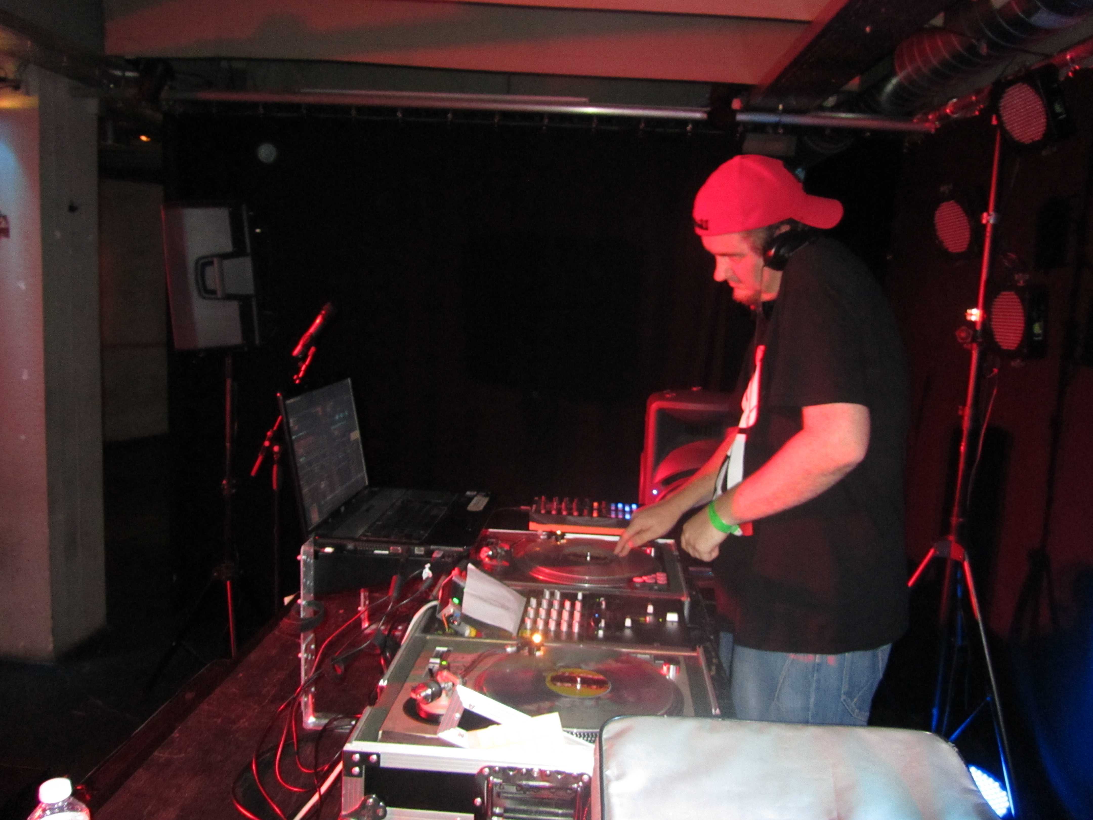 Tribes_Festival_2011_-_DJ_BusyR_30.jpg