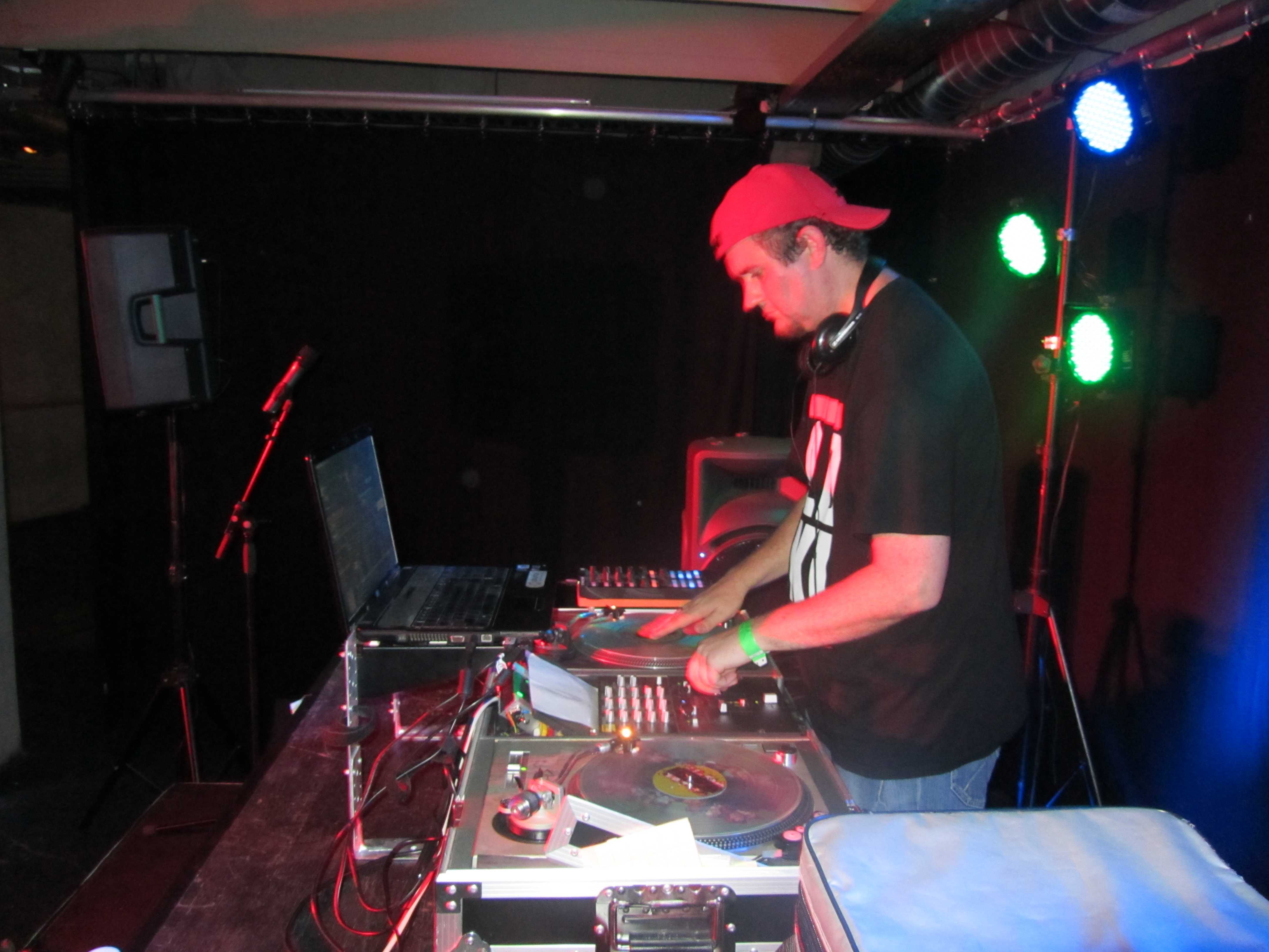 Tribes_Festival_2011_-_DJ_BusyR_32.jpg